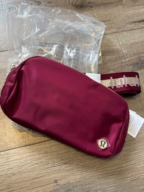 Lululemon athletica Berry Crossbody Belt Bag - Deep Luxe/Gold/Bone